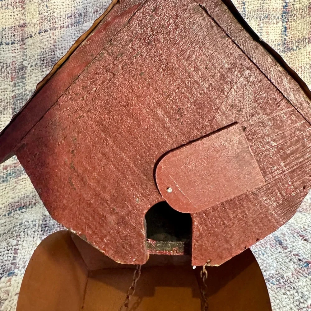 Rustic Brown Birdhouse with Leaf Design & Metal Tray for Birdseed NWOT